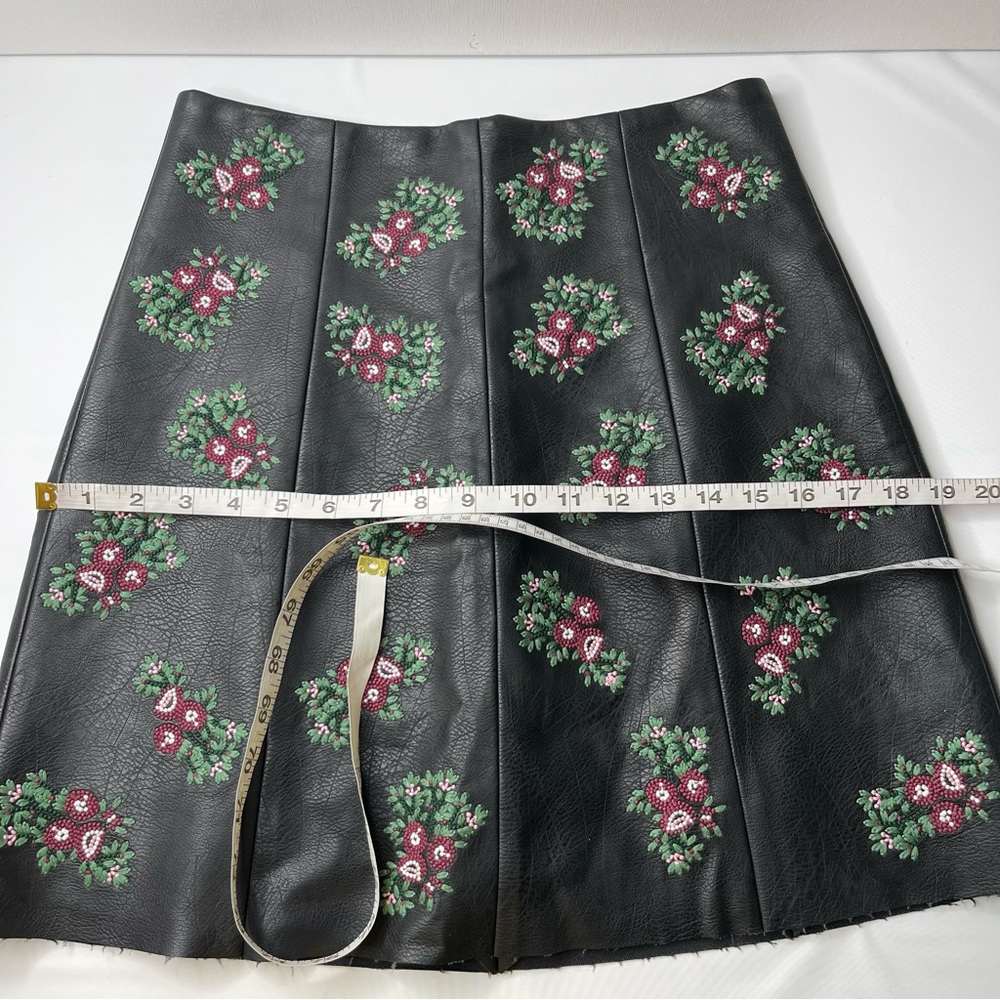 Club Monaco Faux Leather Skirt Black A-Line Floral Print, Size 4 - Picture 13 of 13